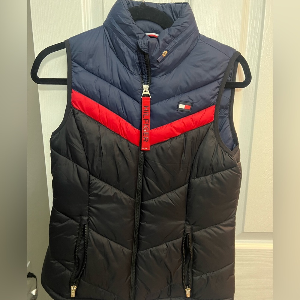 Tommy Hilfiger cute puffer vest with hood hidden inside the zip